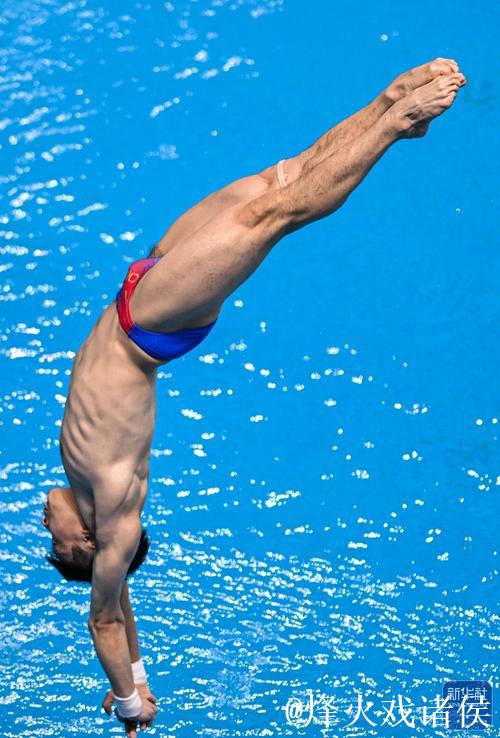 世锦赛男子3米板：曹缘夺银，王宗源摘铜