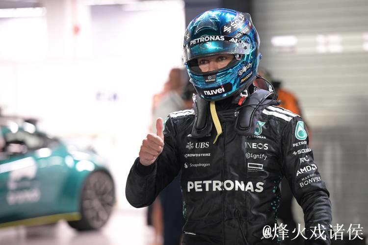 F1新加坡站排位赛：拉塞尔夺得杆位，维斯塔潘紧随其后